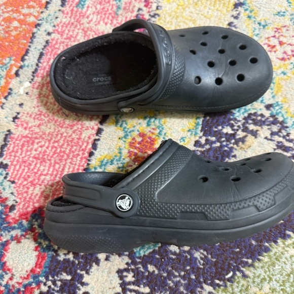 Crocs black lined Clogs size 7 - Picture 3 of 5